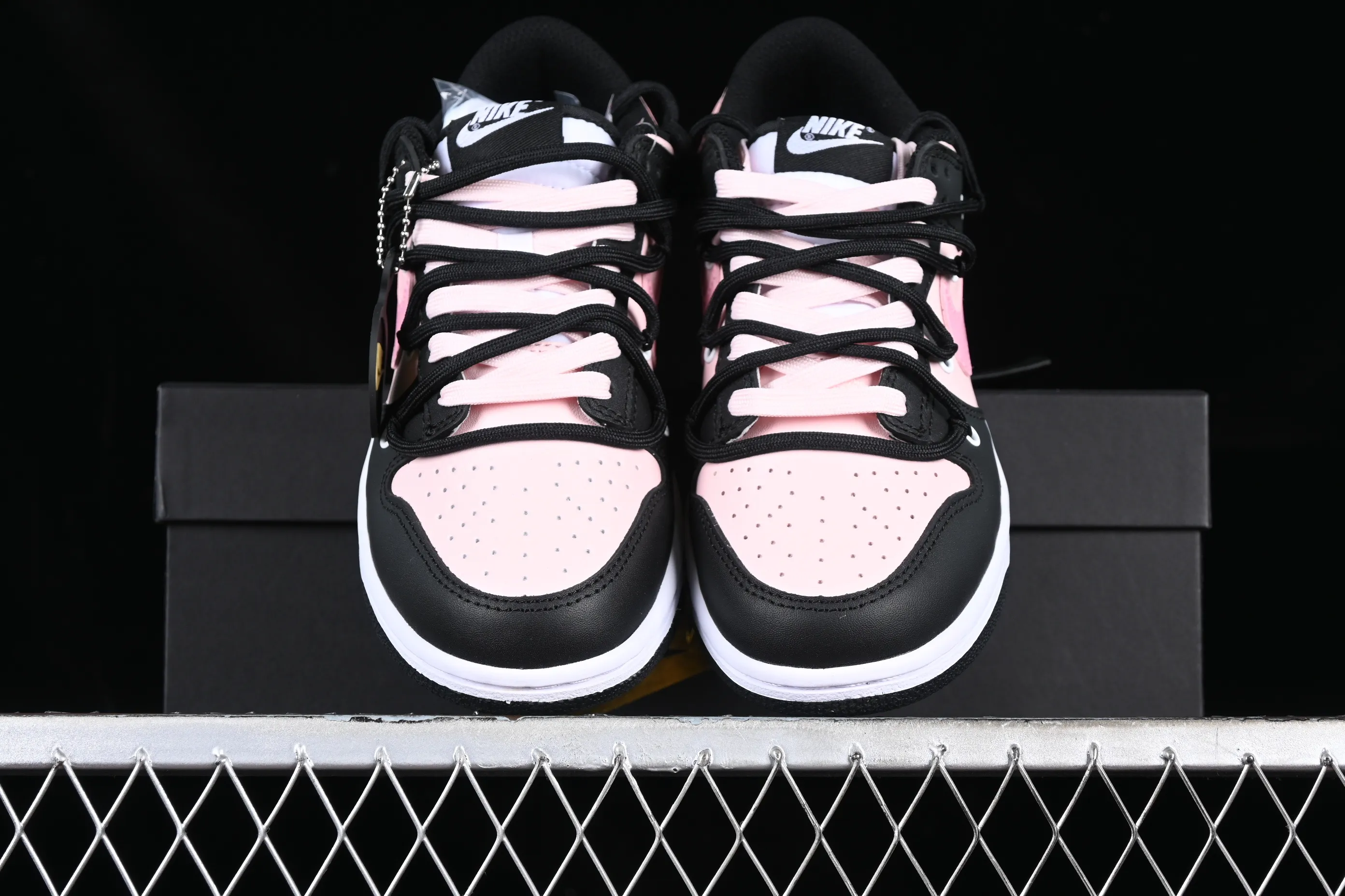 All Categories Nk SB Dunk Series Nk SB Dunk Low Low-top sneakers Gift box Nk Dunk Low Raspberry Black Pink Valentine's Day Customized version of deconstructed strap casual sneakers CW1590-100